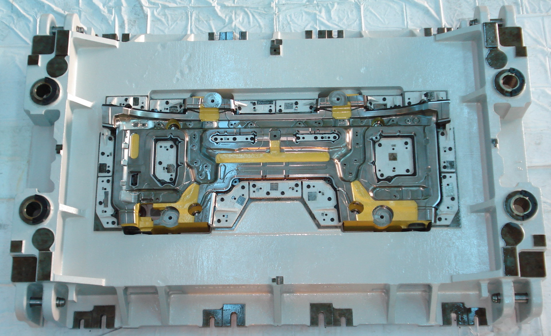 TOOLING SIZE?3500 x 2250 x 1249 mm